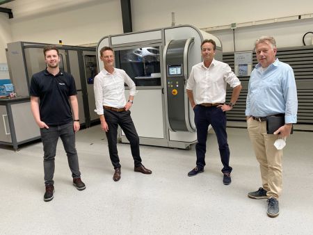 Bild von links: Tim Albrecht, Alwin Keiten-Schmitz, Mathieu Geuting (Spaleck Oberflächentechnik) und Jürgen Paschold (REFA-Verband)